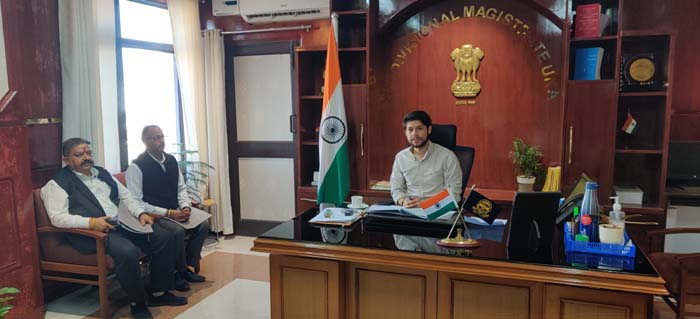 एसडीएम ने विभिन्न राजनैतिक दलों के साथ की बैठक